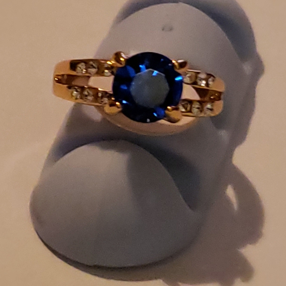 Size 6.5 blue topaz ring